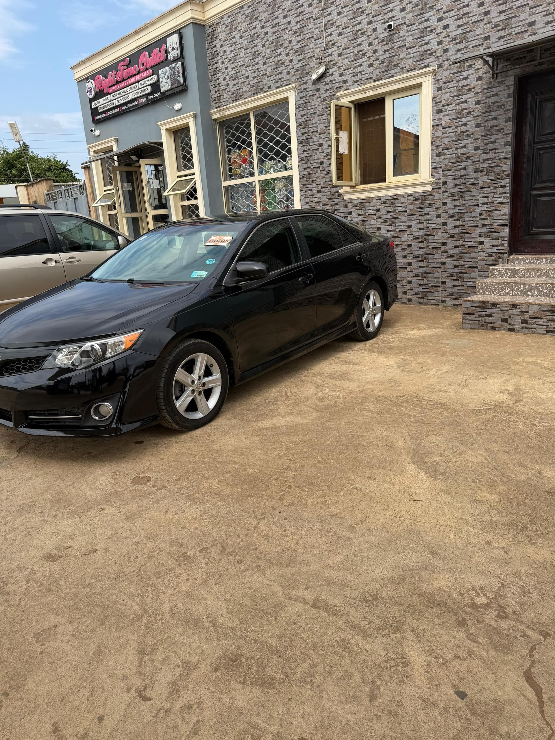 2014 Toyota Camry sport image 1