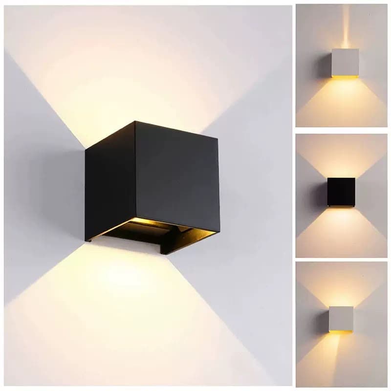 SQUARE SHAPED WALL LIGHT image 1