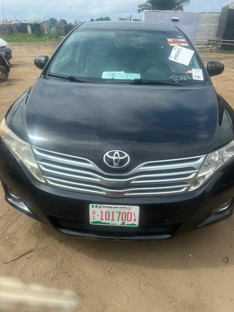 2010 Toyota venza image 1