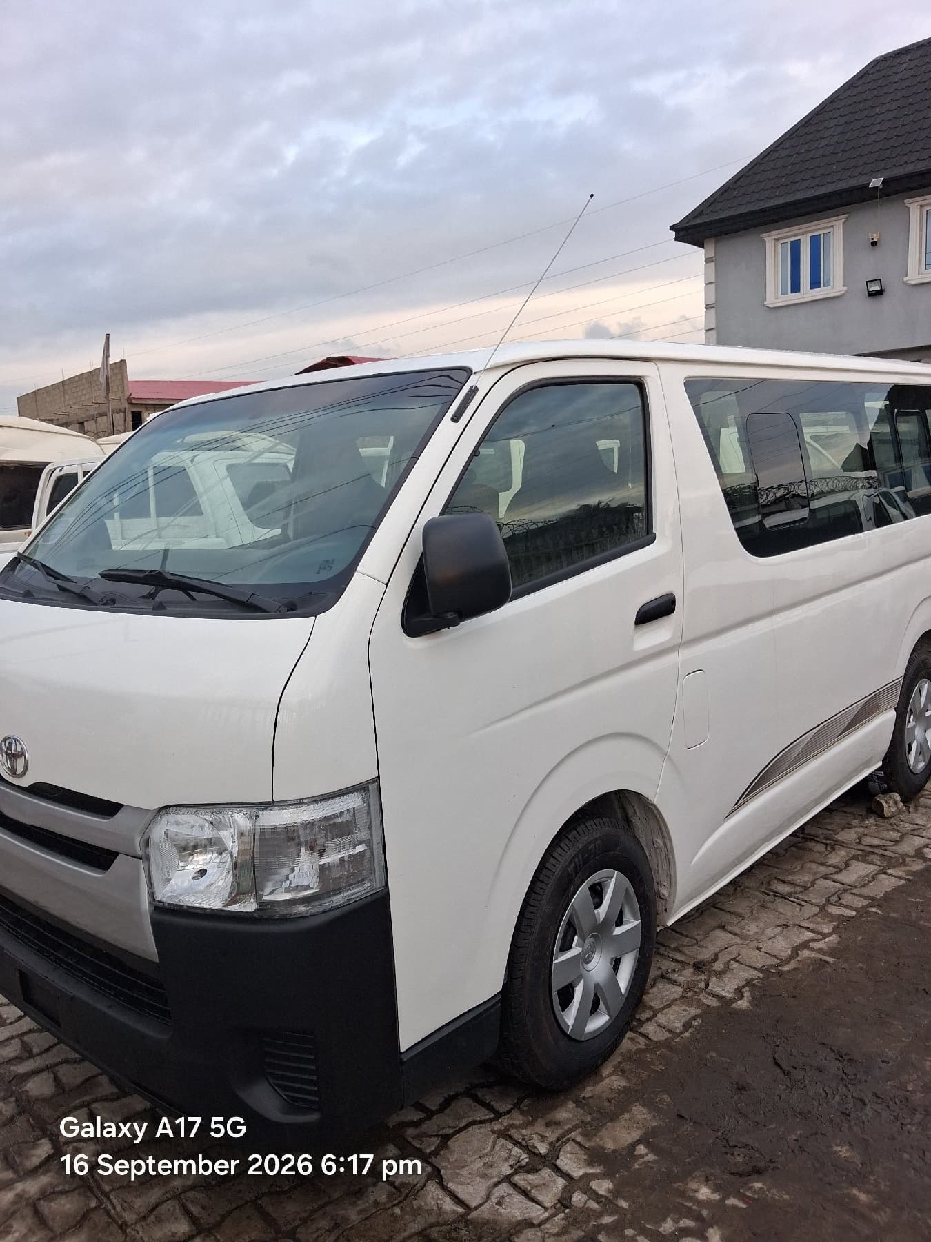 Toyota hiace bus 2014